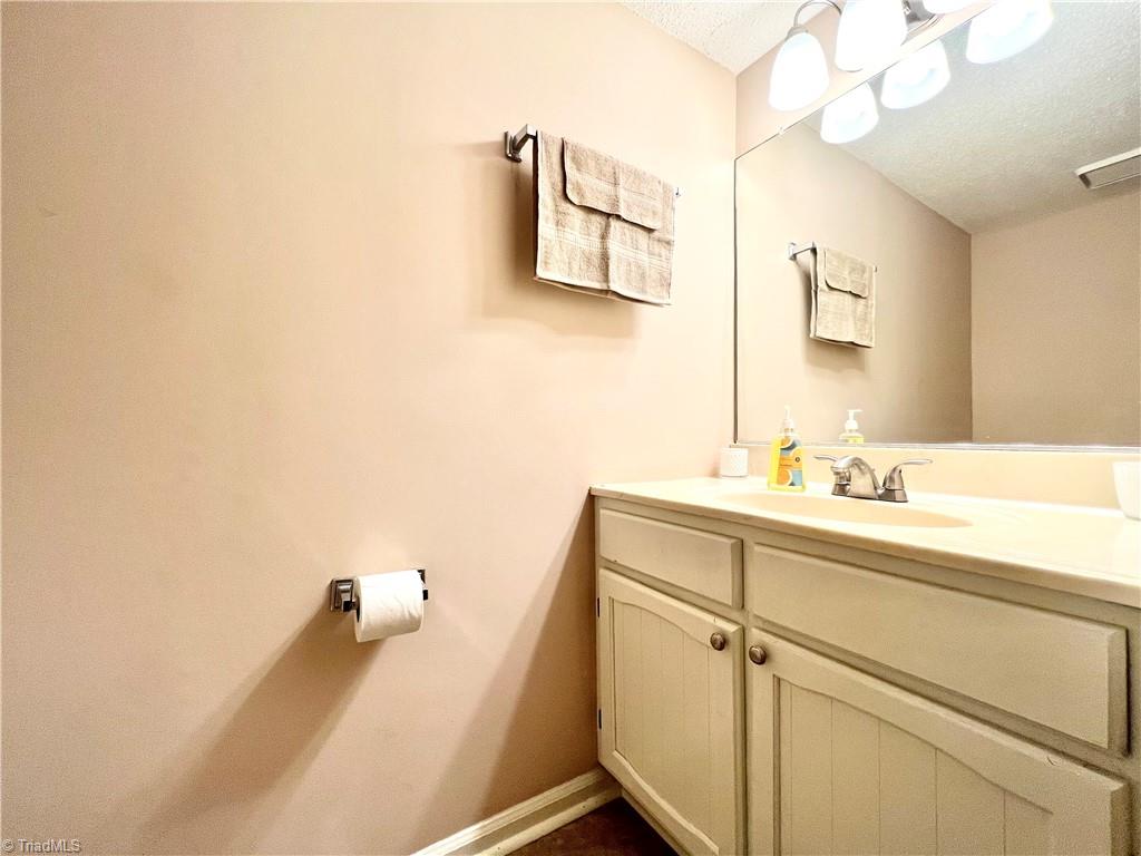 1407 Chestnut Drive, Unit C High Point, NC 27262 - Photo 10 of 22