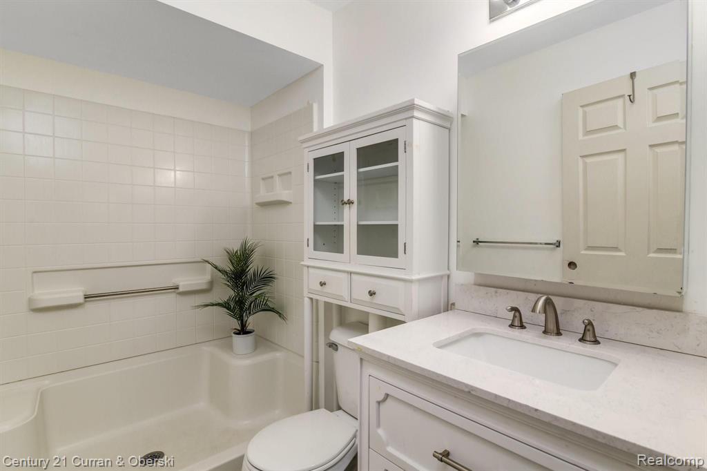 4211 Schaefer Road Dearborn, MI 48126 - Photo 15 of 28