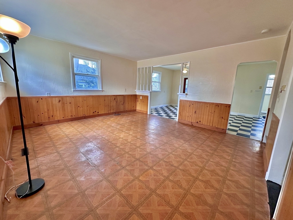 40 Sandwich Road Wareham, MA 02571 - Photo 5 of 37