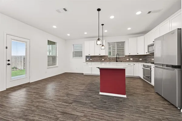 $2,700 | 5122 Emma Forest Street, Houston, TX 77018