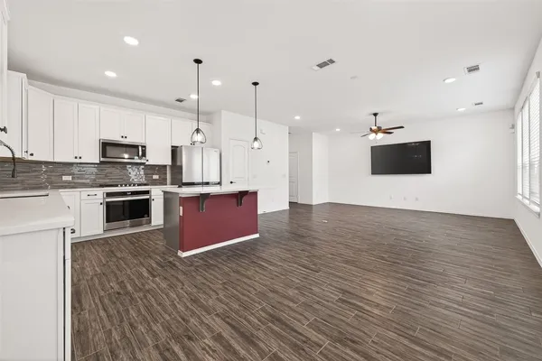 $2,700 | 5122 Emma Forest Street, Houston, TX 77018