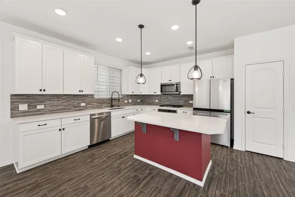 $2,700 | 5122 Emma Forest Street, Houston, TX 77018