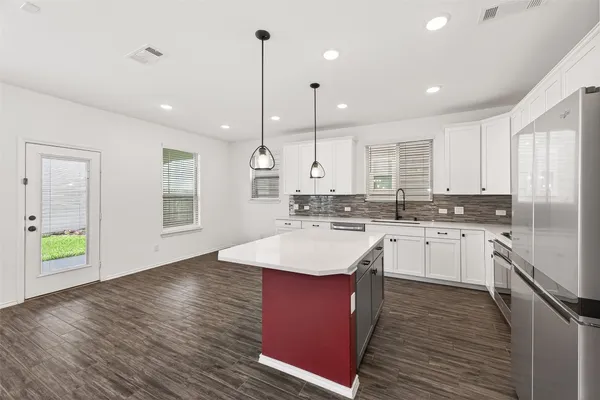 $2,700 | 5122 Emma Forest Street, Houston, TX 77018