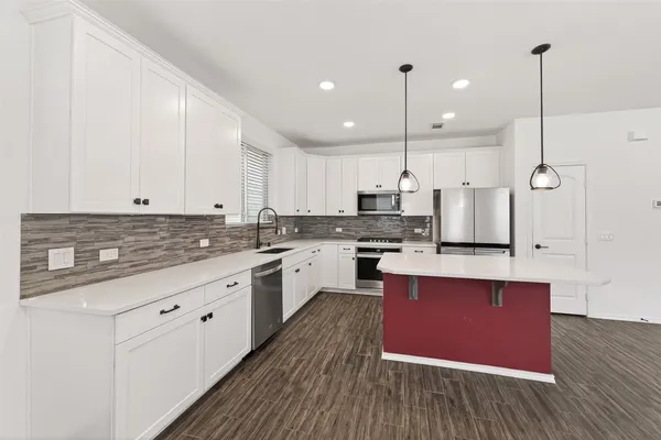 $2,700 | 5122 Emma Forest Street, Houston, TX 77018