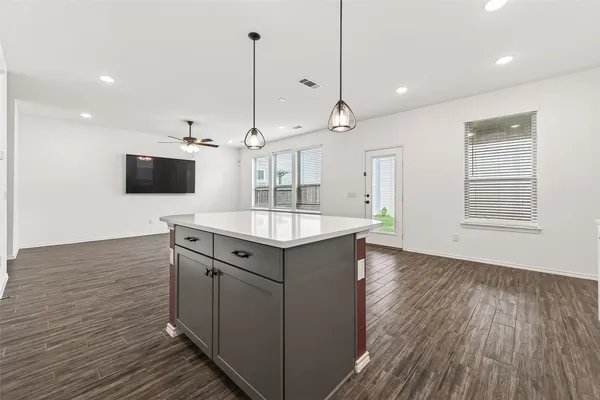 $2,700 | 5122 Emma Forest Street, Houston, TX 77018