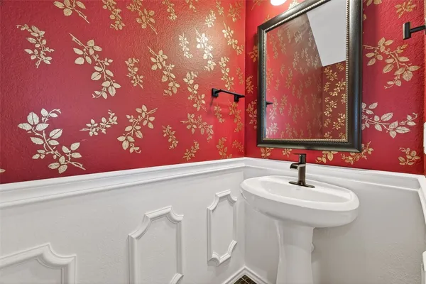 $2,700 | 5122 Emma Forest Street, Houston, TX 77018