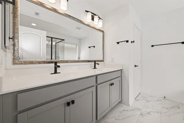 $2,700 | 5122 Emma Forest Street, Houston, TX 77018