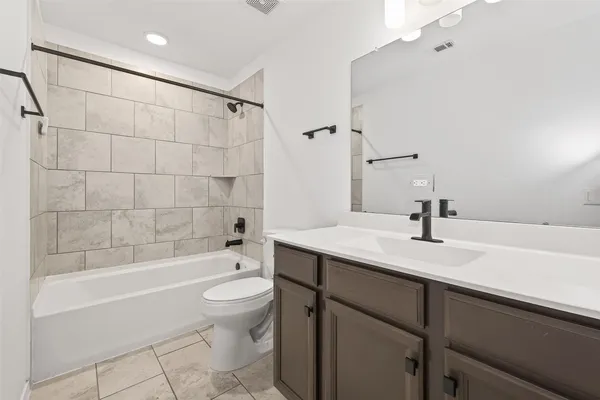 $2,700 | 5122 Emma Forest Street, Houston, TX 77018