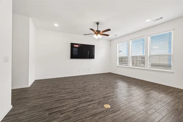 $2,700 | 5122 Emma Forest Street, Houston, TX 77018