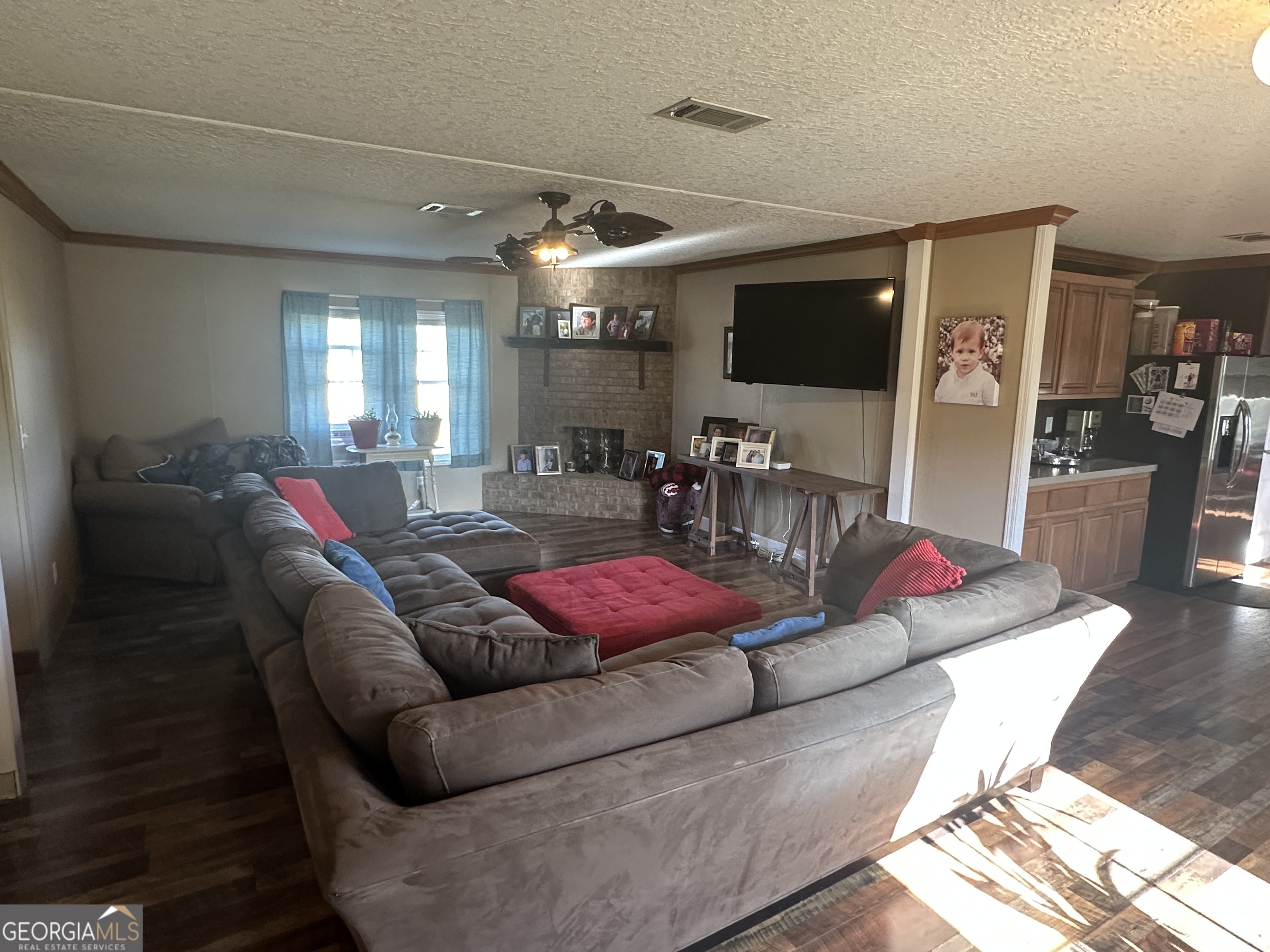 208 Oak Grove Lane Sylvania, GA 30467 - Photo 7 of 31 a living room with furniture and a flat screen tv