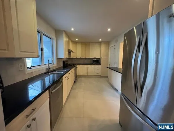$4,600 | 186 Cleenput Terrace, Paramus, NJ 07652