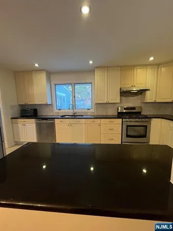 $4,600 | 186 Cleenput Terrace, Paramus, NJ 07652