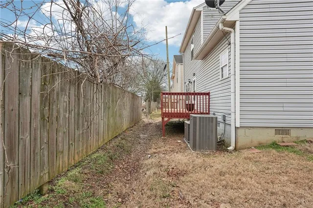 a view of a house with backyard and trees