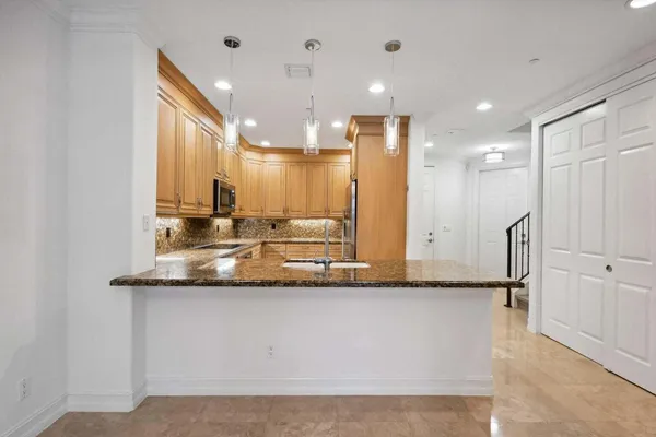 $5,000 | 3873 Northeast 22nd Way, Lighthouse Point, FL 33064