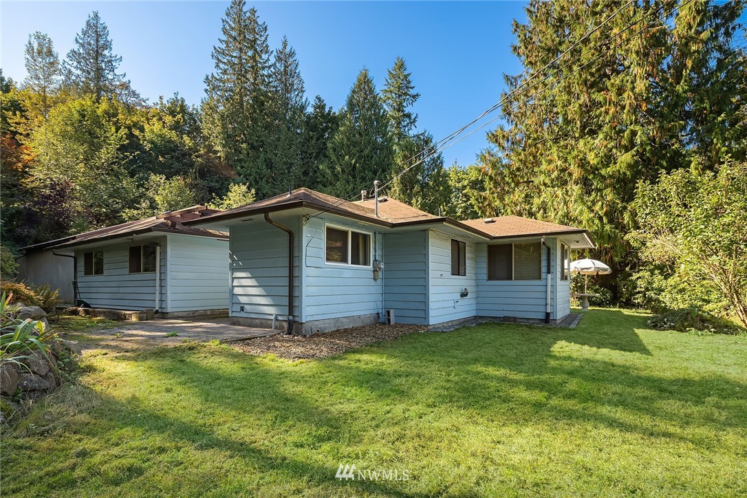 19115 Southeast 128th Street Renton, WA 98059 - Photo 4 of 21 a backyard of a house with table and chairs