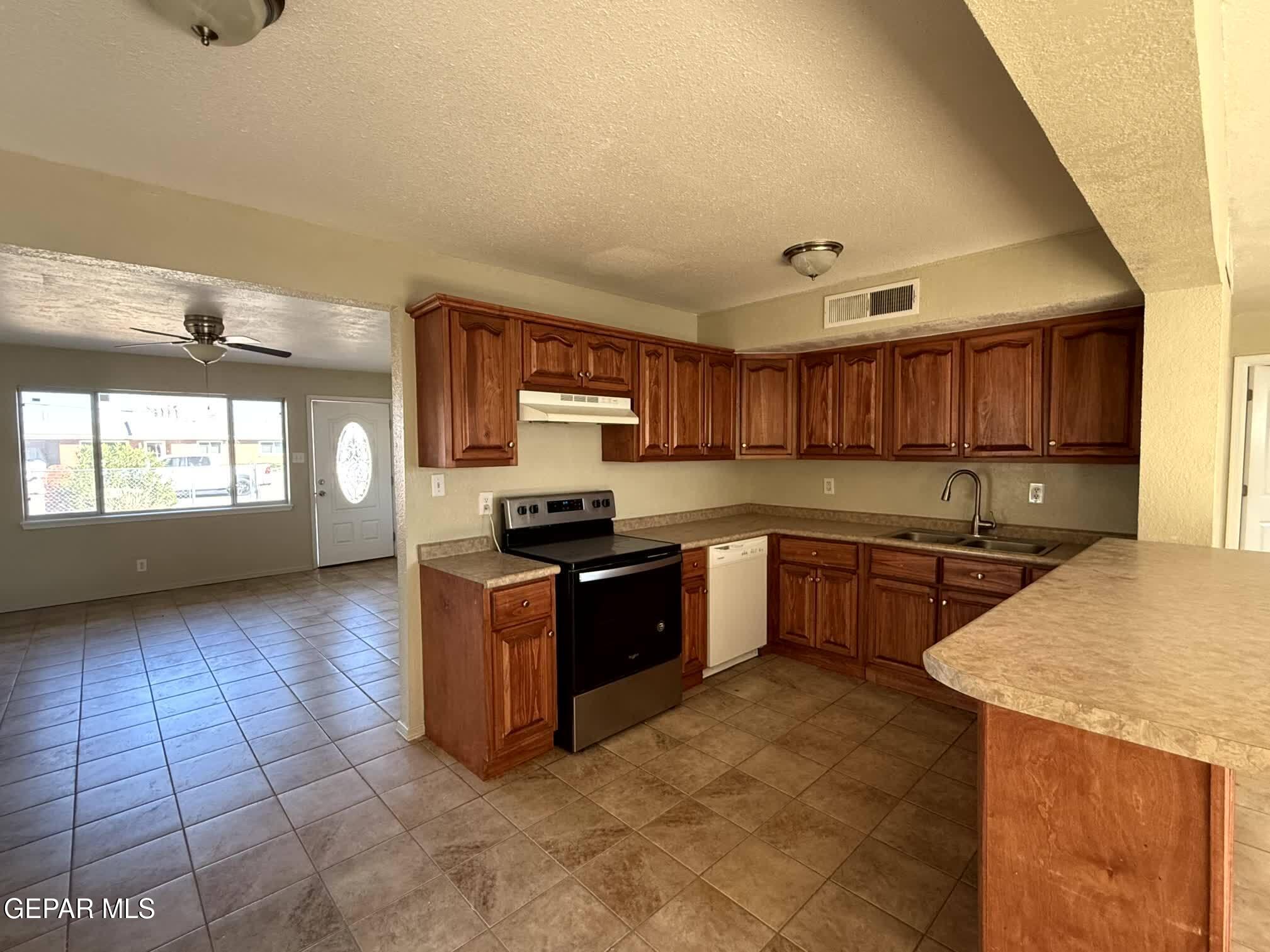 2801 Hawick Road El Paso, TX 79925 - Photo 7 of 29 IMG_3603