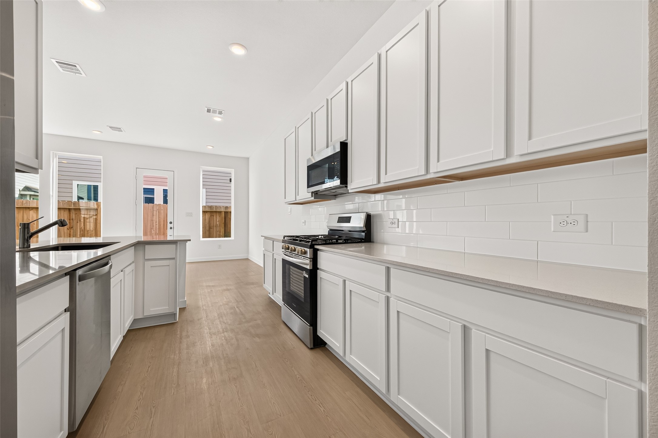 2212 Via Vicky Road Houston, TX 77051 - Photo 19 of 48 Gallery Image 19