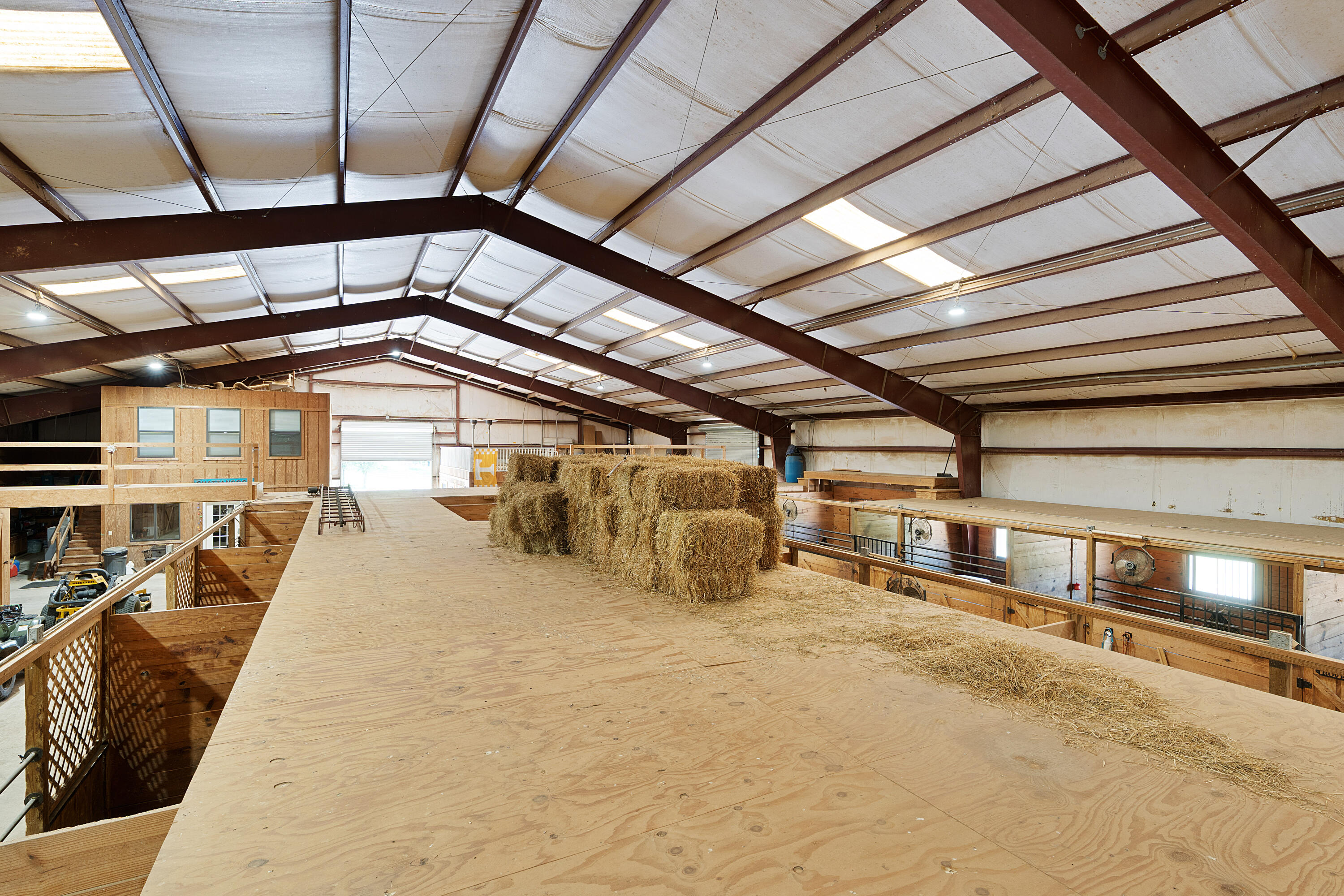 527 Reads Lake Road Chattanooga, TN 37415 - Photo 49 of 100 130 - 527 Reads Lake - Horse Barn