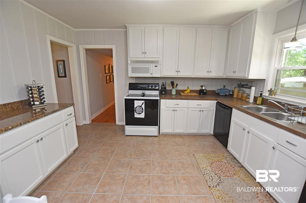 350 Byron Avenue East Mobile, AL 36609 - Photo 11 of 16