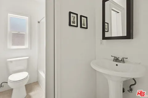 $5,250 | 352 Hargrave Street, Inglewood, CA 90302