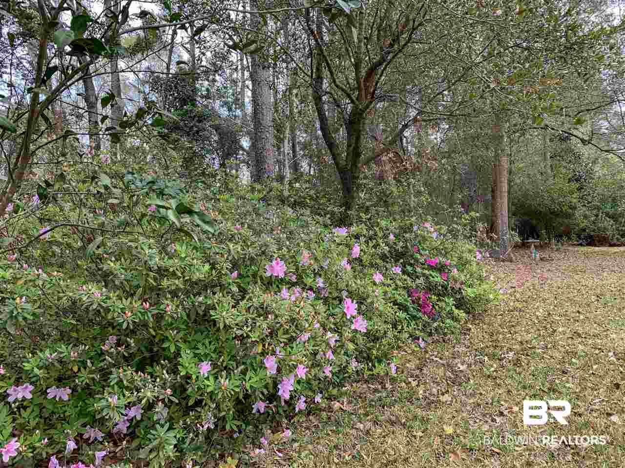 27724 Oakachoy Loop Daphne, AL 36526 - Photo 35 of 40 Landscaped Yard
