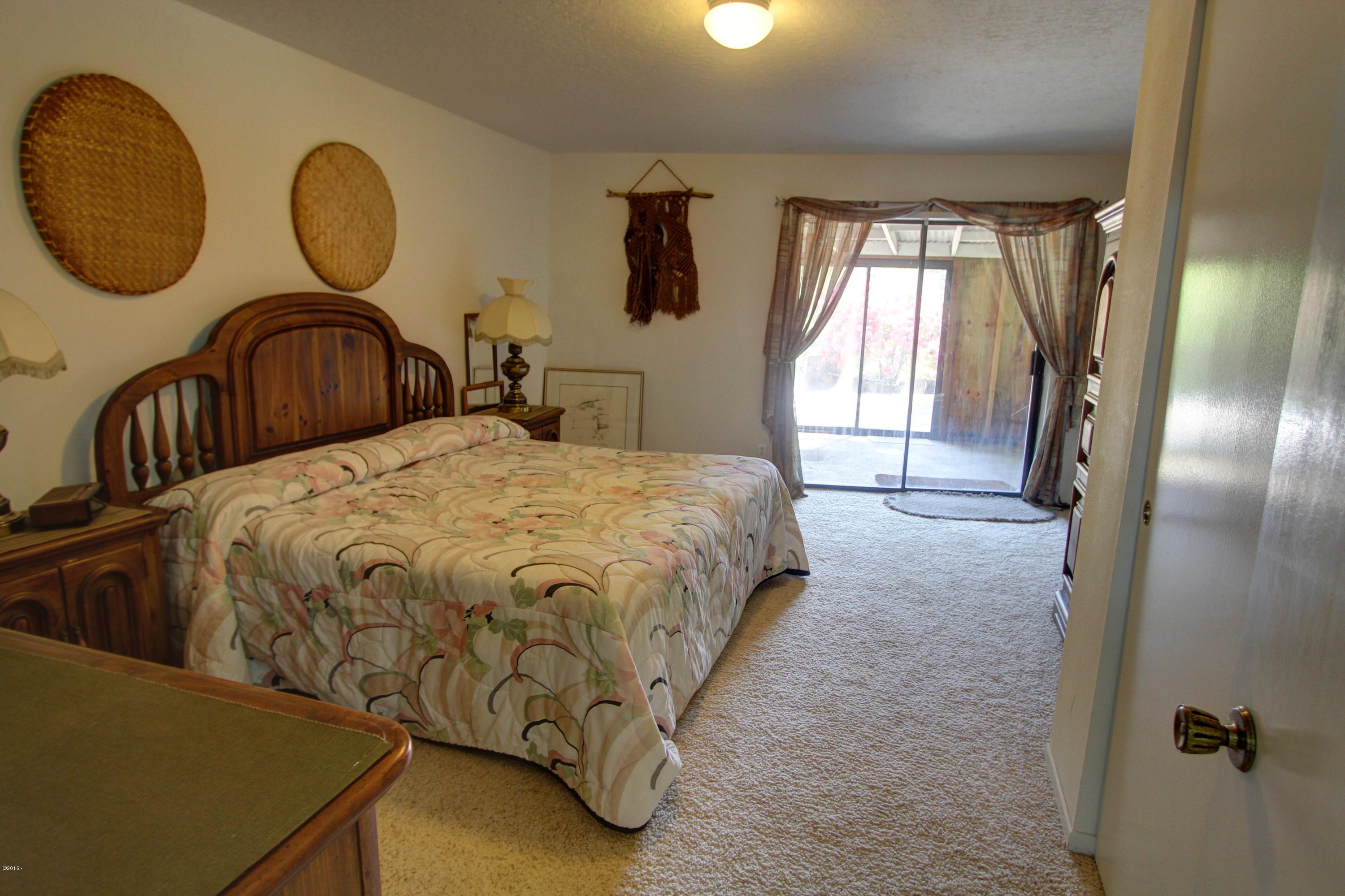 1127 Olalla Road Toledo, OR 97391 - Photo 20 of 26 3rd Bedroom