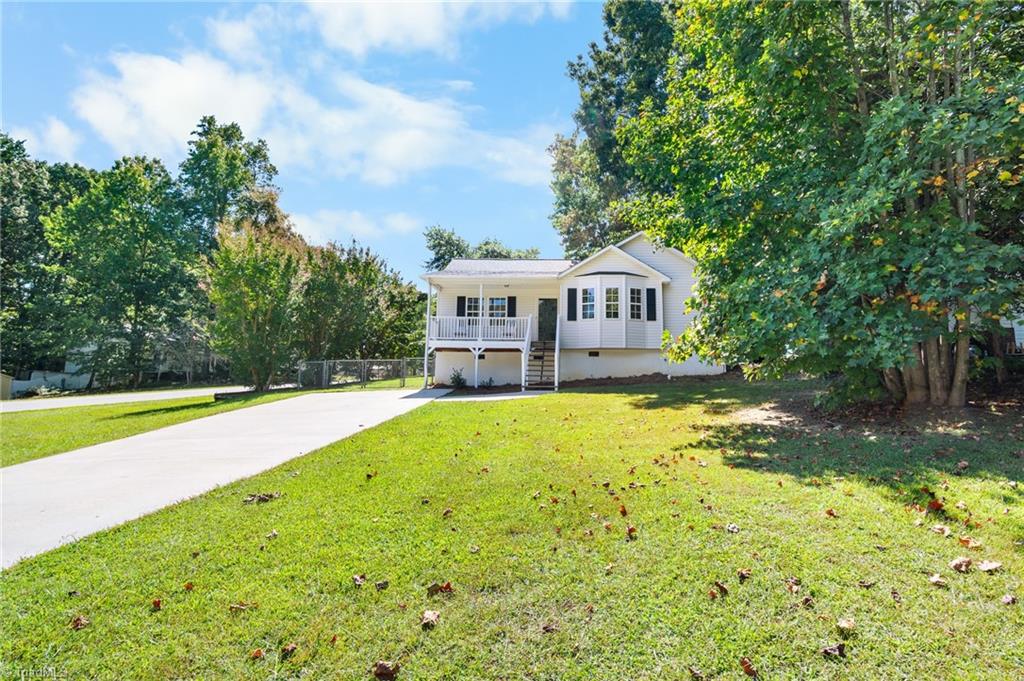 4 Oak Ridge Drive Thomasville, NC 27360 - Photo 2 of 23