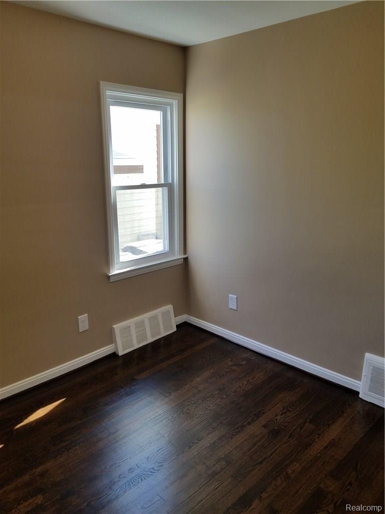 17681 Ruth Street Melvindale, MI 48122 - Photo 11 of 59 20170515_100915.jpg