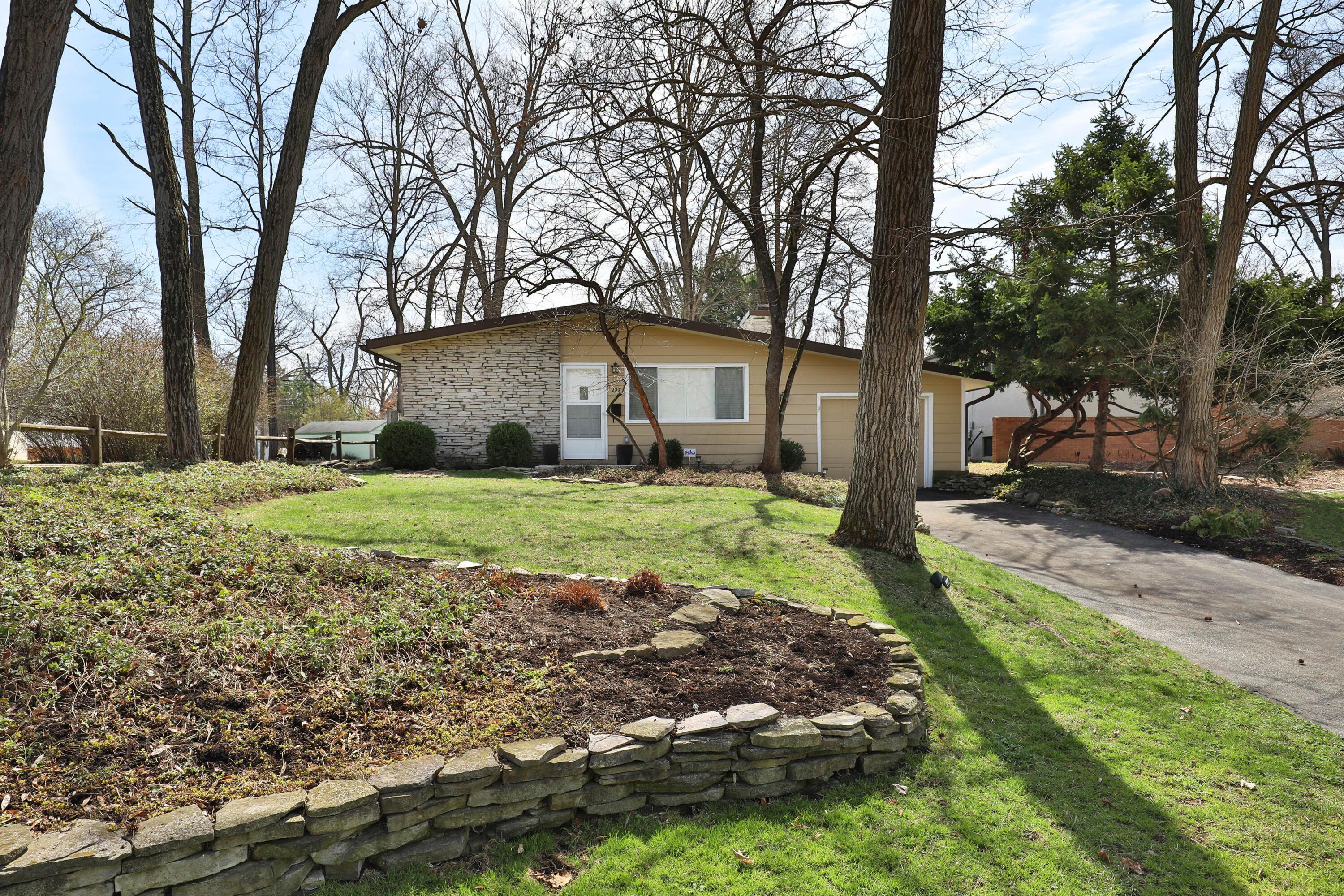 207 Lake Ridge Road Worthington, OH 43085 - Photo 2 of 60 Front