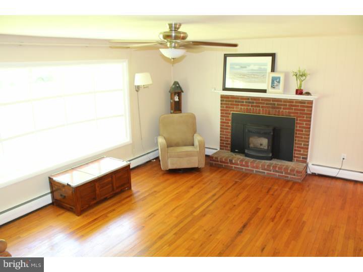 105 Jacobs Creek Road Ewing, NJ 08628 - Photo 3 of 21 Living Room