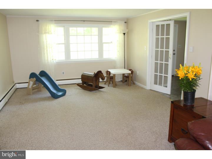 105 Jacobs Creek Road Ewing, NJ 08628 - Photo 8 of 21 Family Room