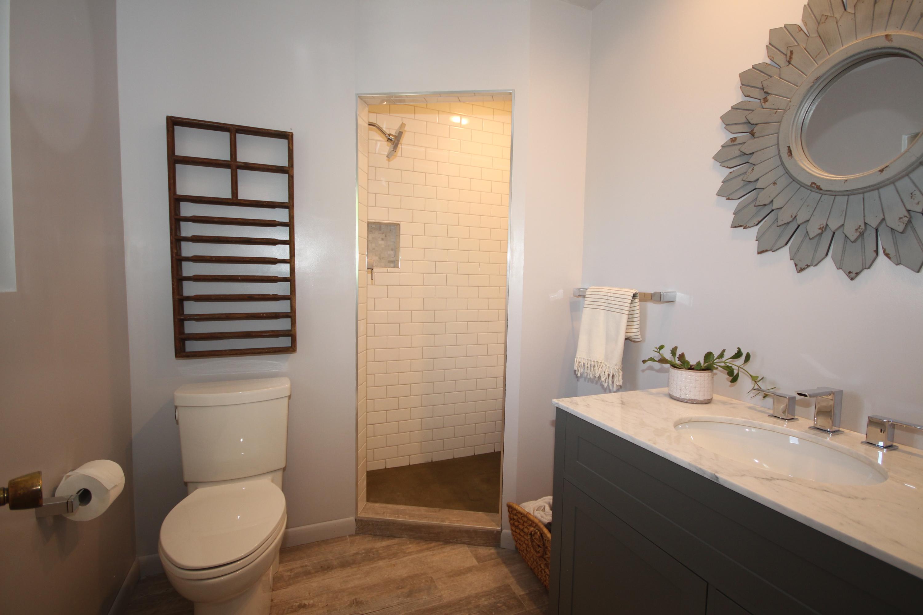 4507 Rosecrest Road Roanoke, VA 24018 - Photo 28 of 41 a bathroom with a toilet a sink and mirror