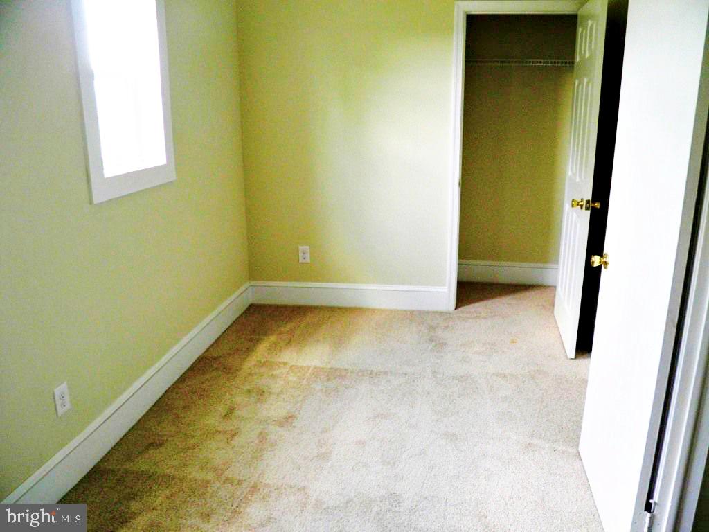 102 East A Street Brunswick, MD 21716 - Photo 8 of 18 a view of room