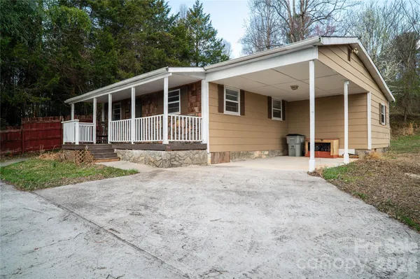 $209,900 | 813 Severt Circle, Lenoir, NC 28645