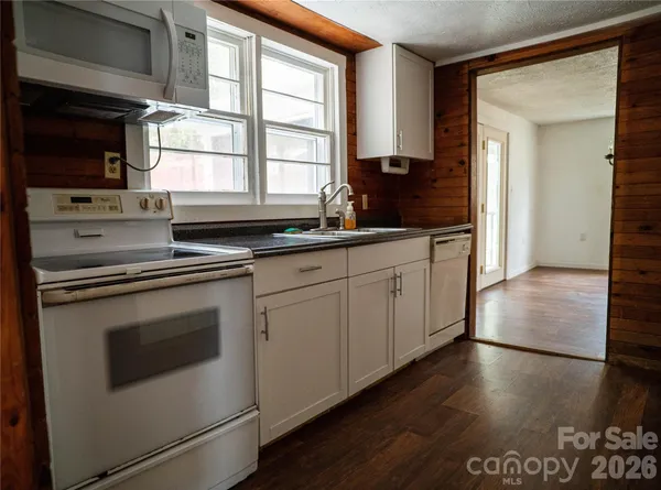 $209,900 | 813 Severt Circle, Lenoir, NC 28645