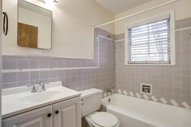 $1,300 | 604 Monticello Drive, Unit 610, Fort Worth, TX 76107