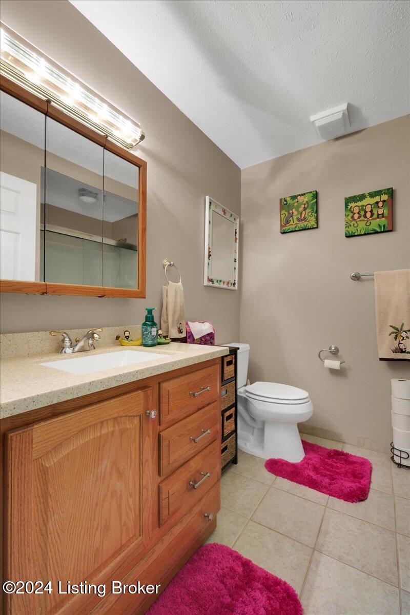 9401 Frohlich Road Louisville, KY 40291 - Photo 22 of 43 Full Bath #2
