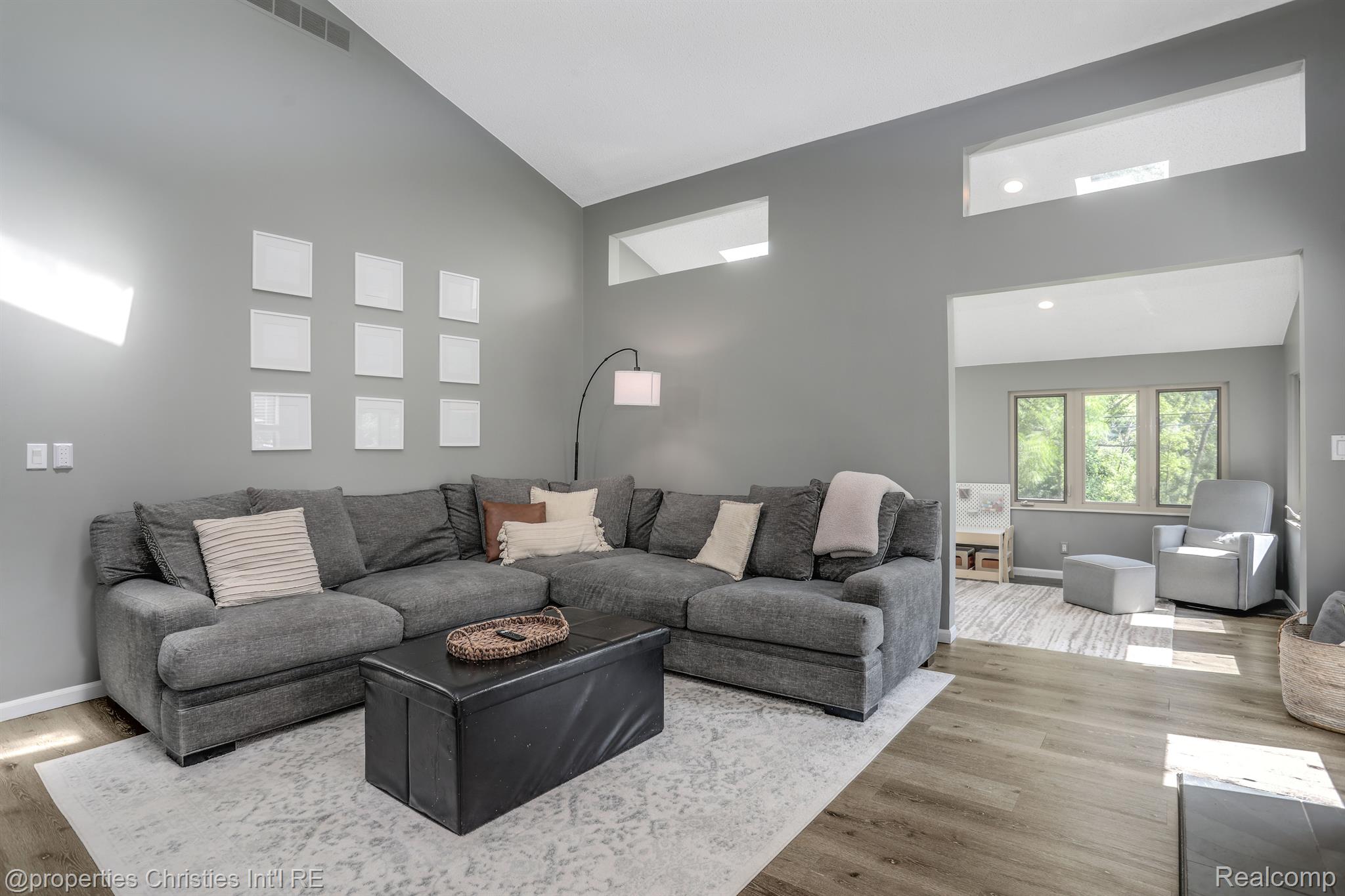 9524 Cedargrove Road Clarkston, MI 48348 - Photo 6 of 53 Spacious great room with high ceilings