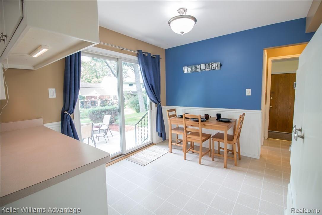 32275 Craftsbury Road Farmington, MI 48334 - Photo 10 of 27 Eat in Kitchen Area