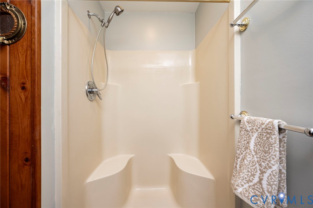 6631 Rural Point Road Mechanicsville, VA 23116 - Photo 11 of 29