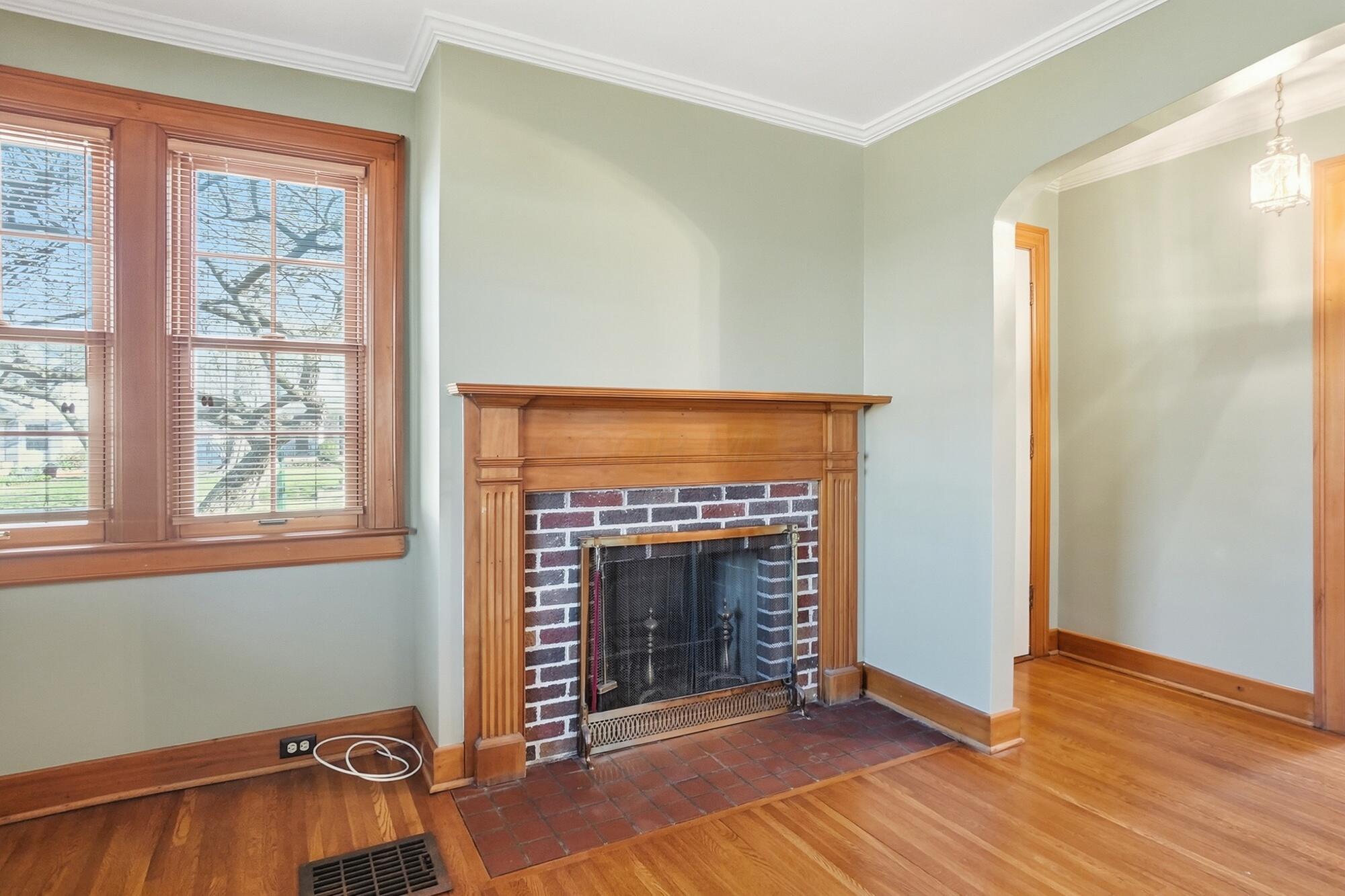 1627 Doone Road Upper Arlington, OH 43221 - Photo 15 of 37 Liv. Rm. Fireplace