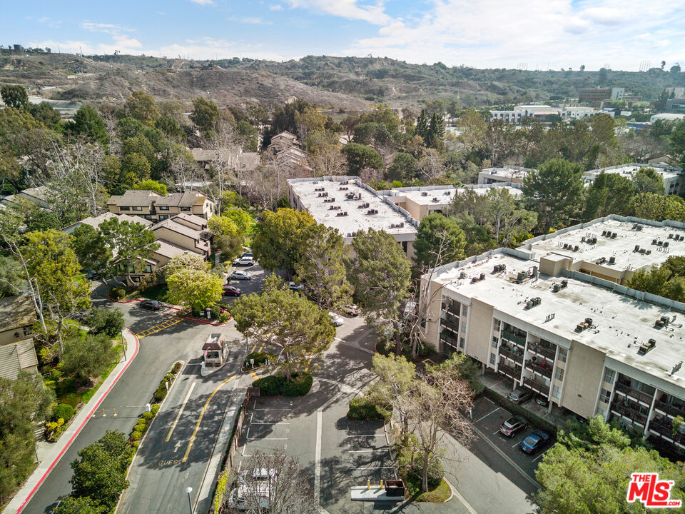 1302 Raintree Circle Culver City, CA 90230 - Photo 27 of 32 a view of a city