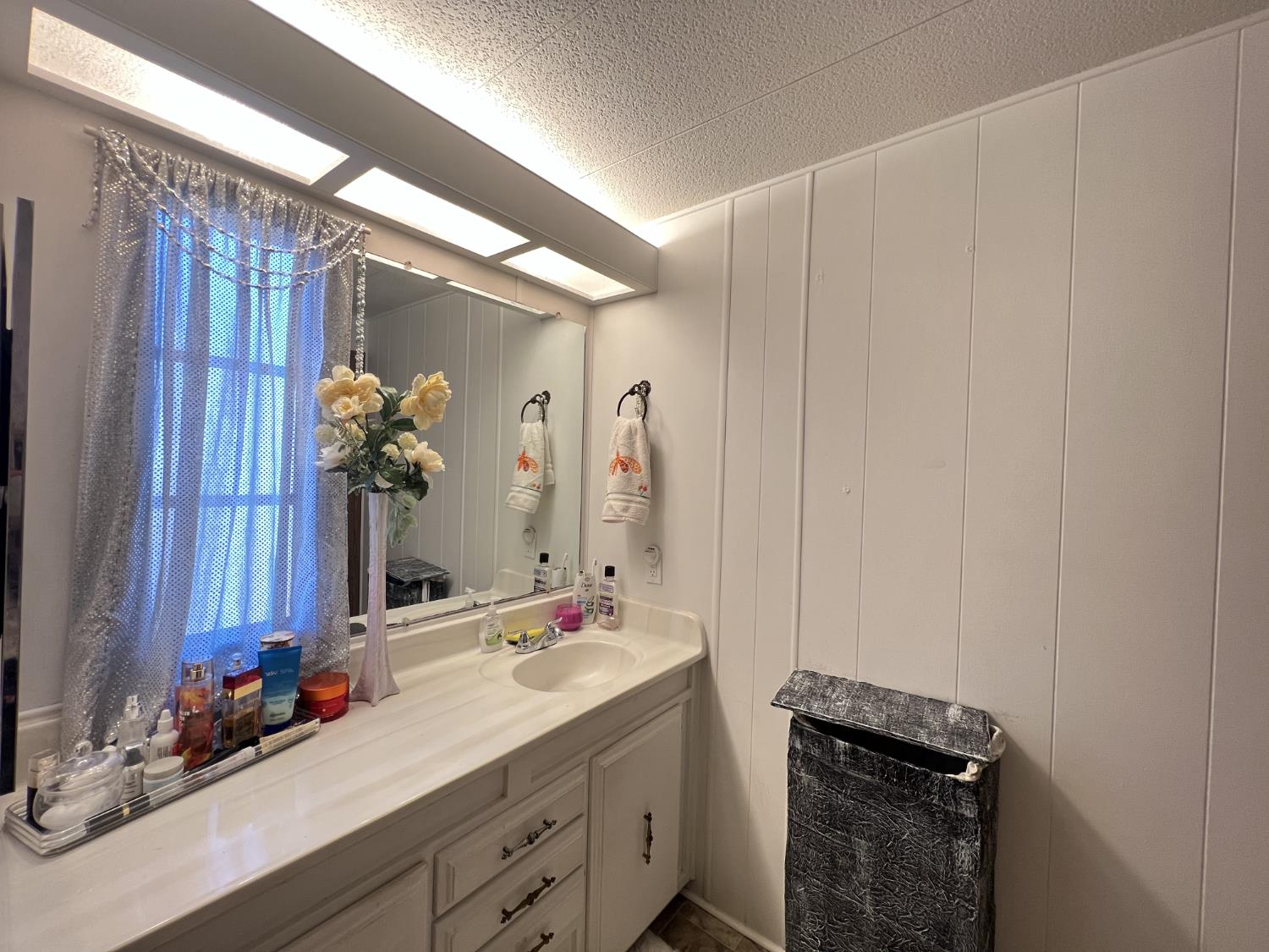 9060 Auburn Folsom Road, Unit 36 Granite Bay, CA 95746 - Photo 9 of 14 a bathroom with a sink and a mirror