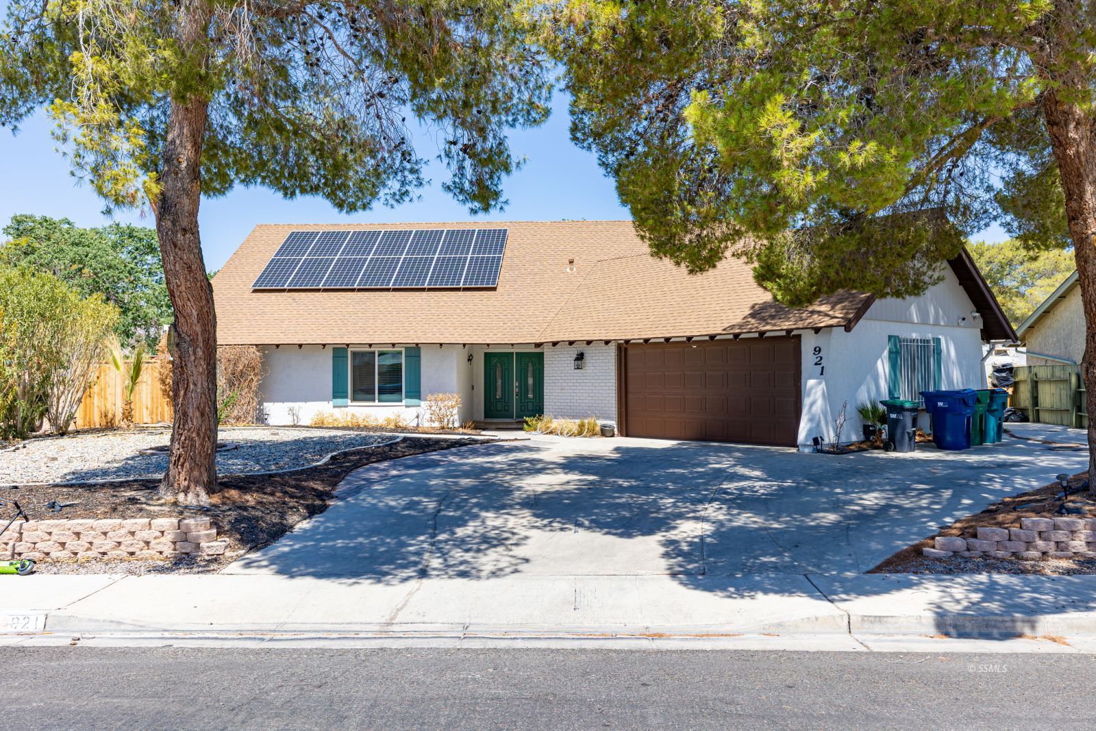 921 Jessica Street Ridgecrest, CA 93555 - Photo 3 of 50