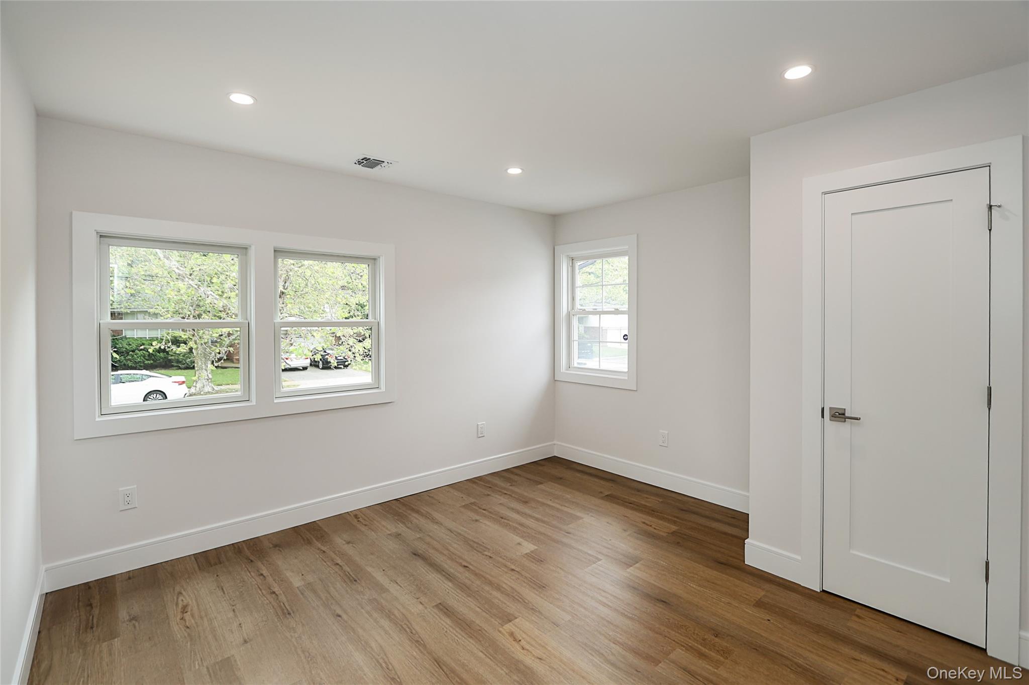224 Hungry Harbor Road Valley Stream, NY 11581 - Photo 12 of 25