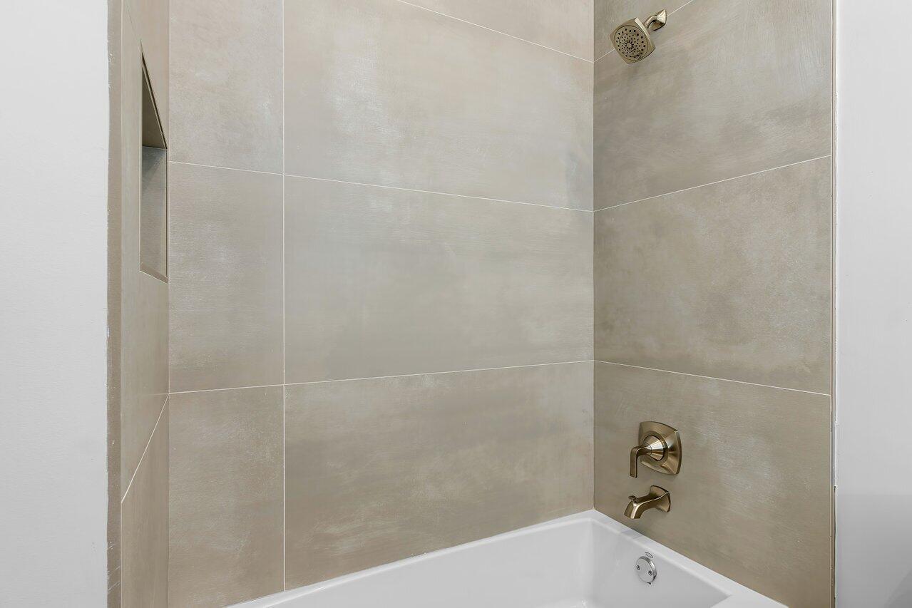 636 Eddy Street Boca Raton, FL 33487 - Photo 36 of 44 a bathroom with a bathtub