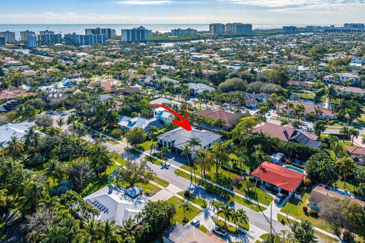 636 Eddy Street Boca Raton, FL 33487 - Photo 42 of 44 an aerial view of residential houses with outdoor space and swimming pool