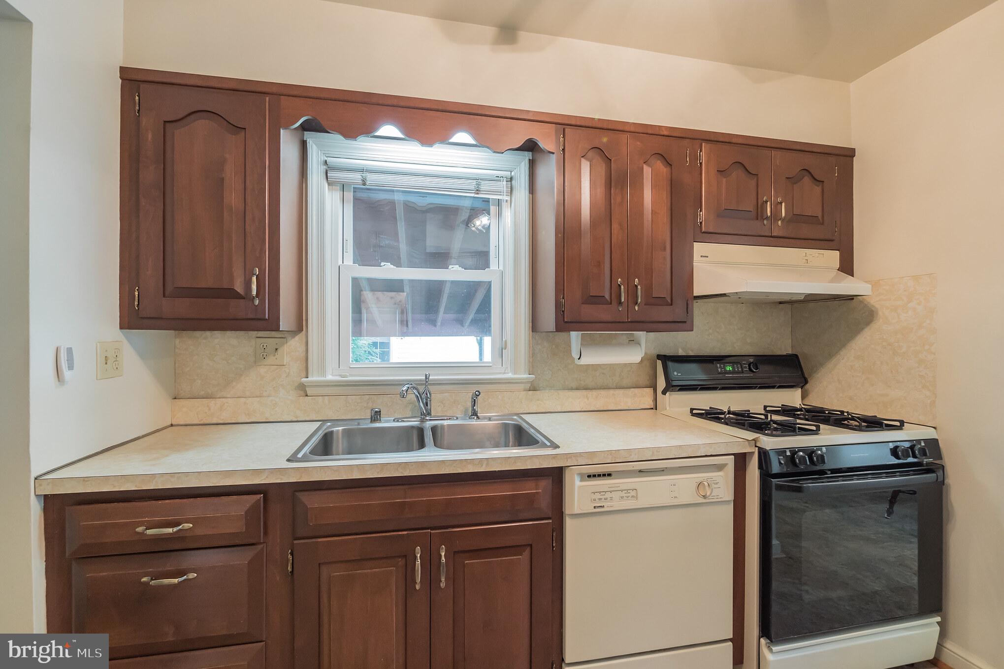 503 Denham Road Rockville, MD 20851 - Photo 11 of 30 Kitchen