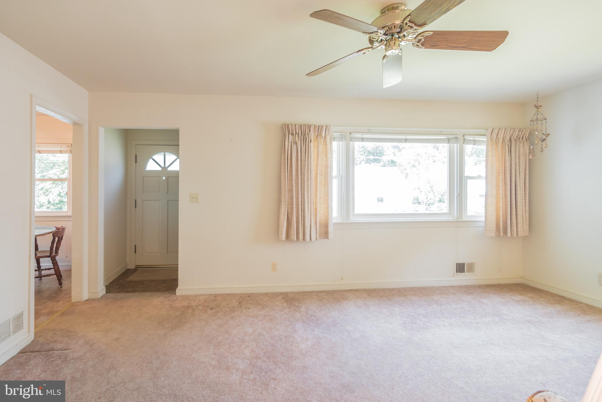 503 Denham Road Rockville, MD 20851 - Photo 3 of 30 Living Room