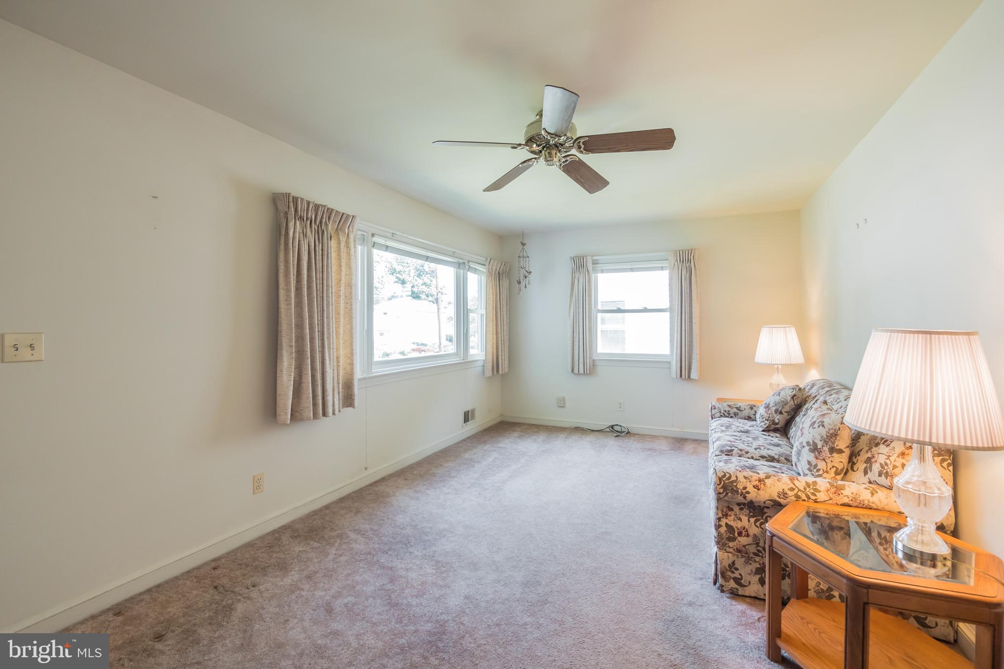 503 Denham Road Rockville, MD 20851 - Photo 5 of 30 Living Room